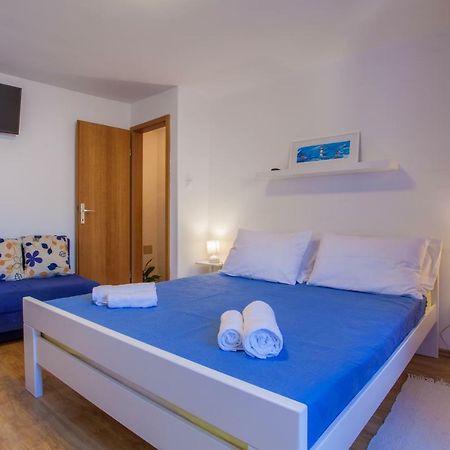 Room M كريس المظهر الخارجي الصورة