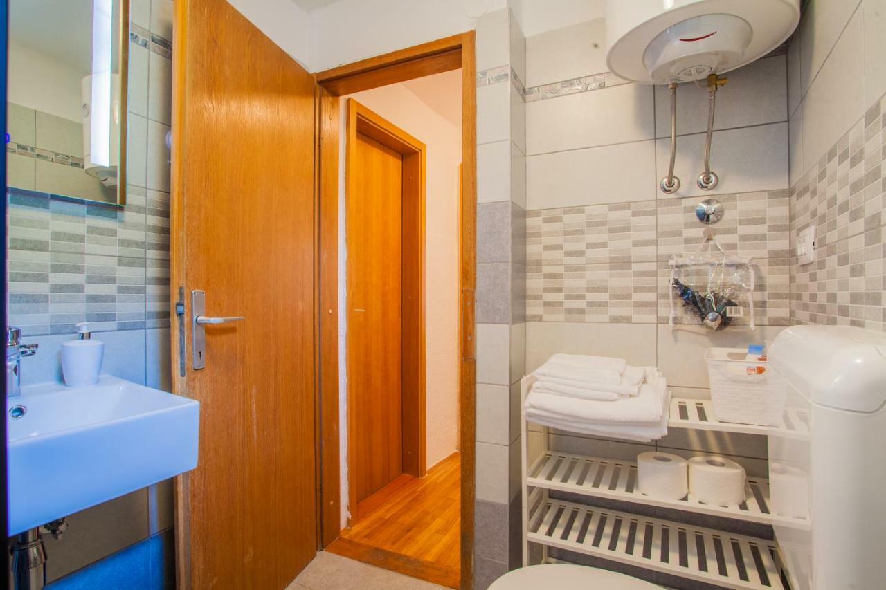 Room M كريس المظهر الخارجي الصورة